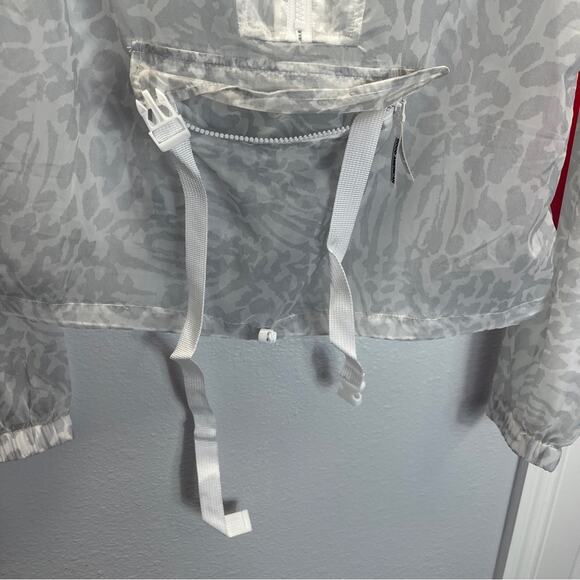 GOOD AMERICAN Icy Leopard Print Wind Breaker Jacket Athleisure Animal - Picture 3 of 13